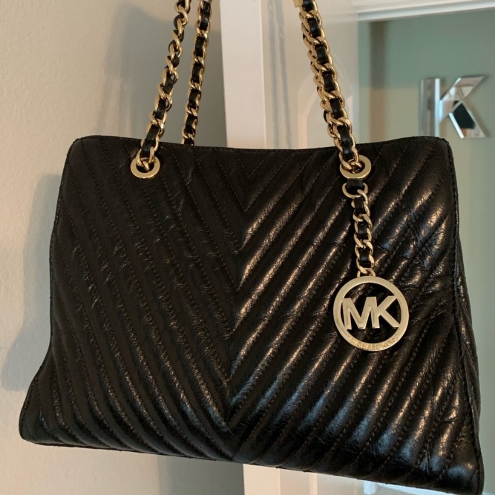 Quilted leather Michael Kors handbag, EUC w/ gold